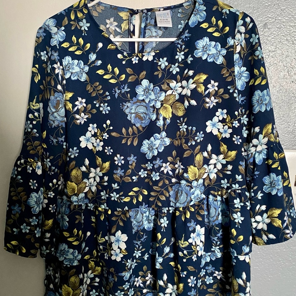 NWOT flowered paisley womens blouse